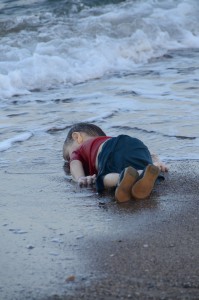 fotografo-foto-migrante-bambino-morto-turchia-043-body-image-1441382933