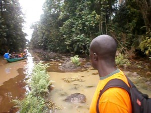 Settembre 2013: perdita da un oleodotto dell'Agip nel fiume Ikebiri .