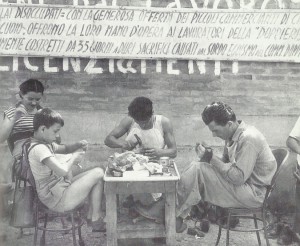 1950. Solidarietà dei calzolai alle operaie della Doppieri.