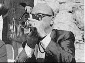 zapruder-with-his-camera